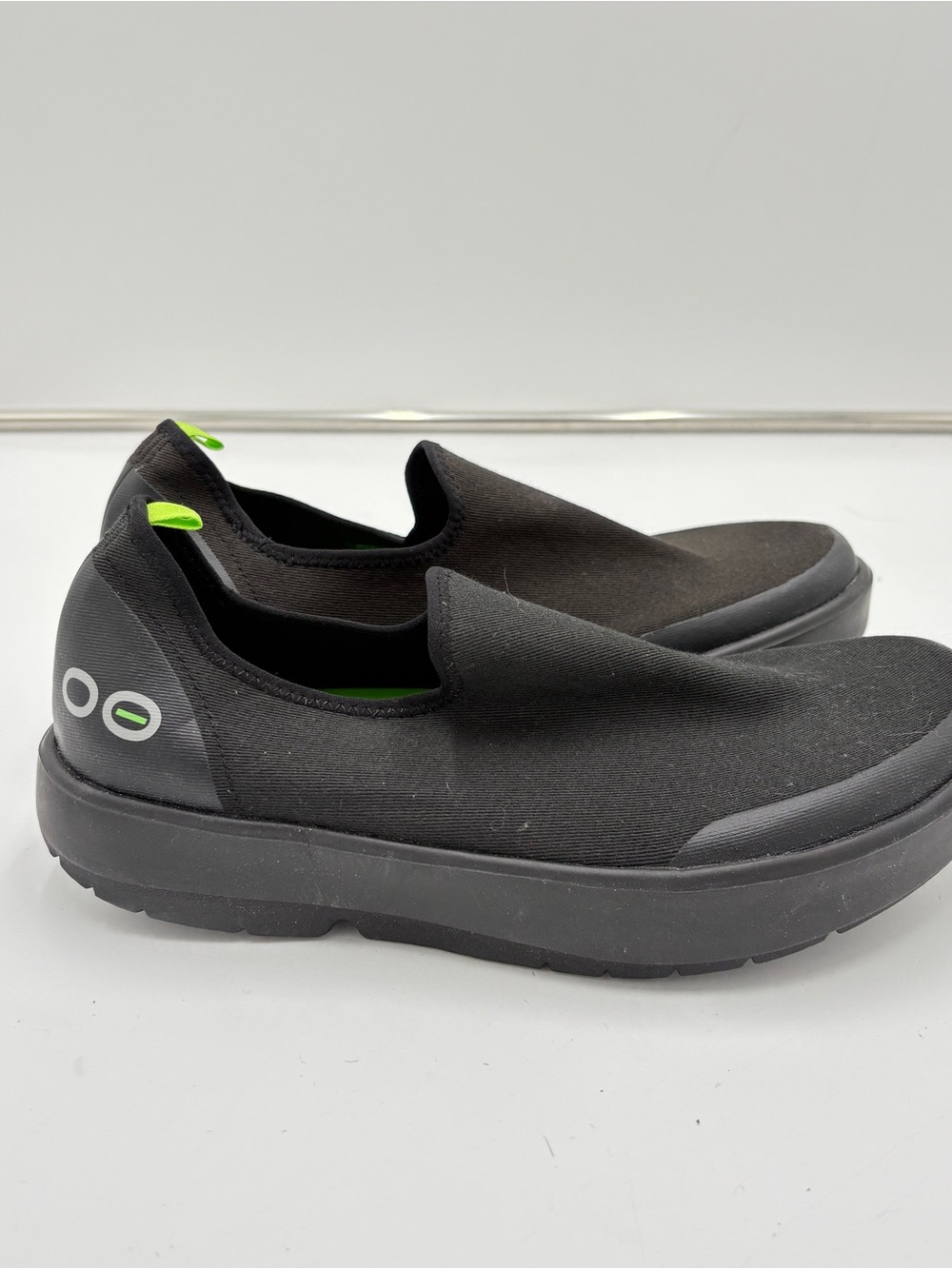OOFOS OOmg Eezee Low Black Recovery Shoes Slip On Sneakers Comfort Womens Size 9